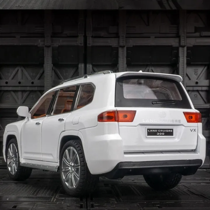 Toyota Land Cruiser V8 Die-Cast Model - 1:24 Scale with Openable Doors and Lights - White - Image 5