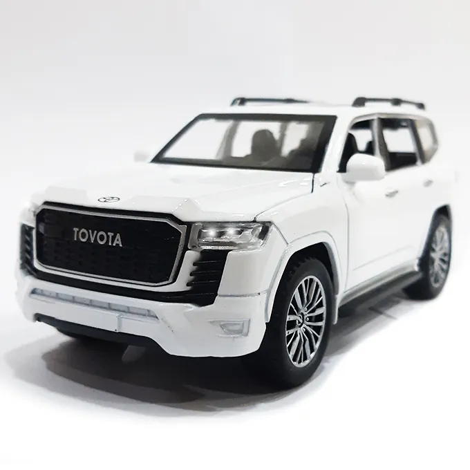 Toyota Land Cruiser 2024 Die-Cast Model - 1:28 Scale with Openable Doors - White - Image 5
