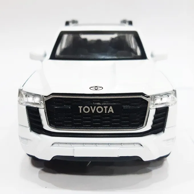 Toyota Land Cruiser 2024 Die-Cast Model - 1:28 Scale with Openable Doors - White - Image 4