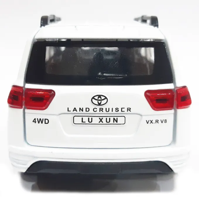 Toyota Land Cruiser 2024 Die-Cast Model - 1:28 Scale with Openable Doors - White - Image 3