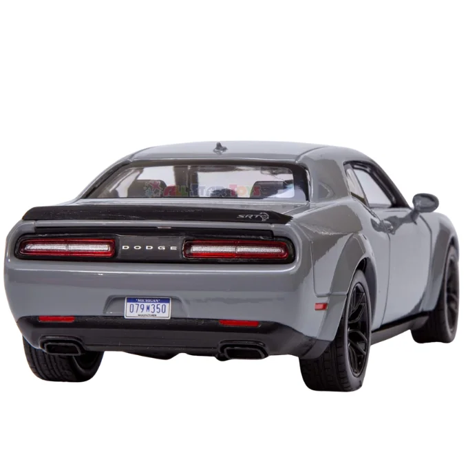 Dodge Challenger SRT Muscle Machine – 1:24 Grey Edition Die-Cast Car - Image 4